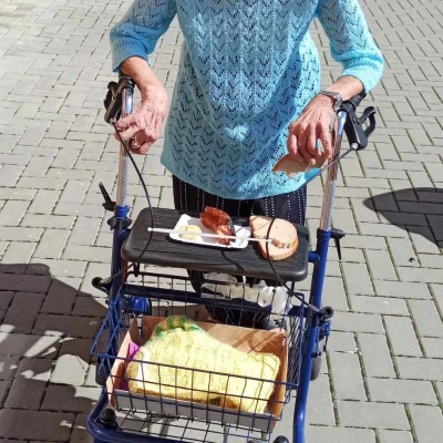 Opékání špekáčků