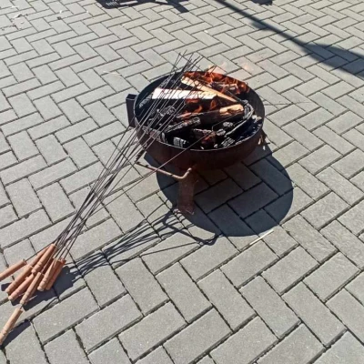 Opékání špekáčků