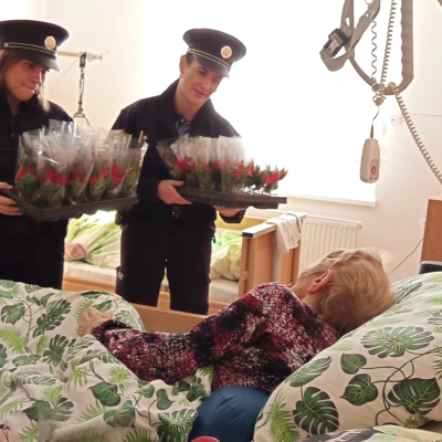 Policisté osobně předali vánoční hvězdy našim uživatelům