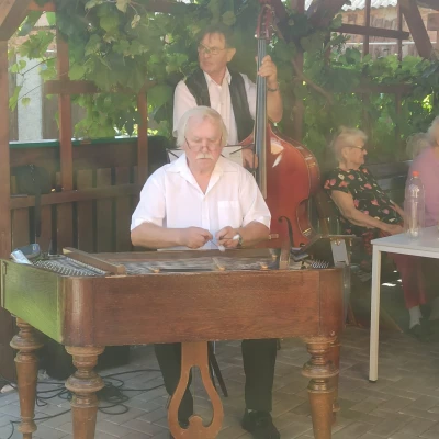 Vinobraní – cimbálovka