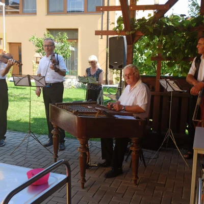 Vinobraní – cimbálovka