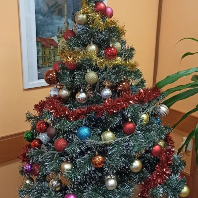 Zdobení stromečku, vánoční tvoření
