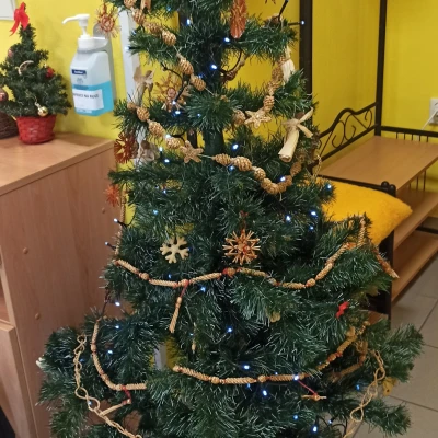 Zdobení stromečku, vánoční tvoření