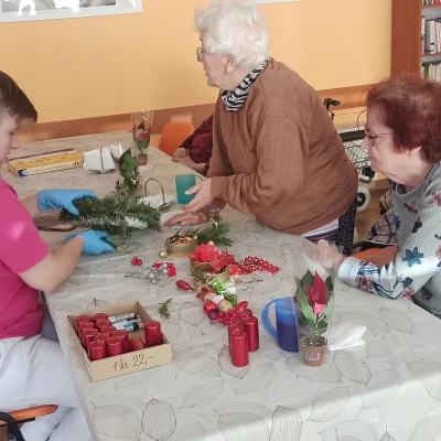 Zdobení stromečku, vánoční tvoření