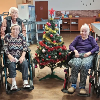 Zdobení stromečku, vánoční tvoření